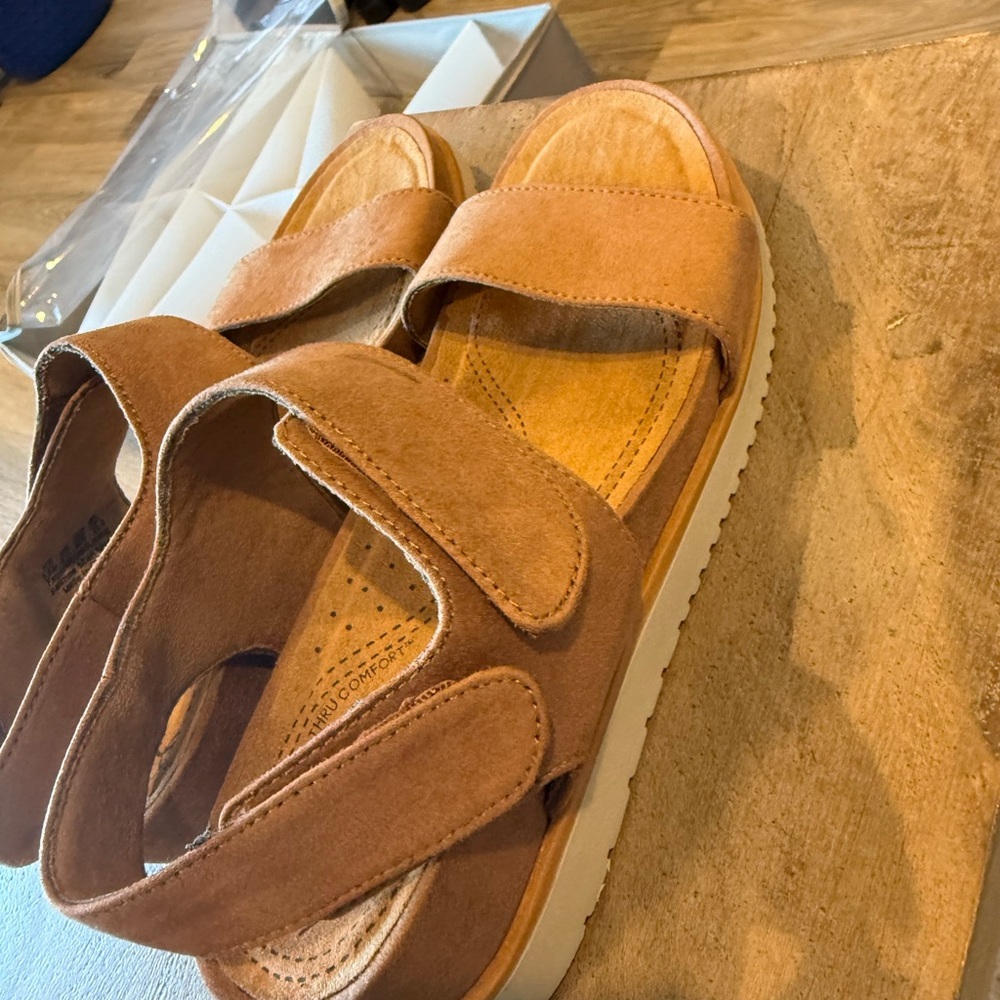 Hush Puppies Tan Women's Flats
